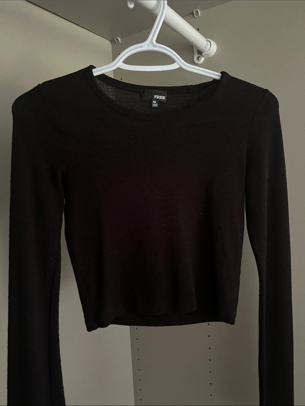 Wilfred Free • Women’s XS • Long-Sleeve Crewneck Top • Black